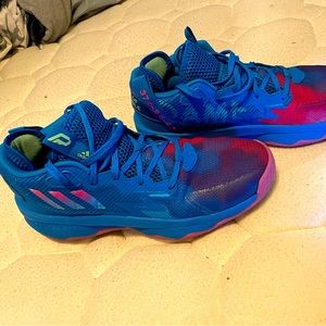 Like new dame eight basketball shoes